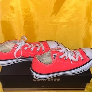 Neon pink low top converse